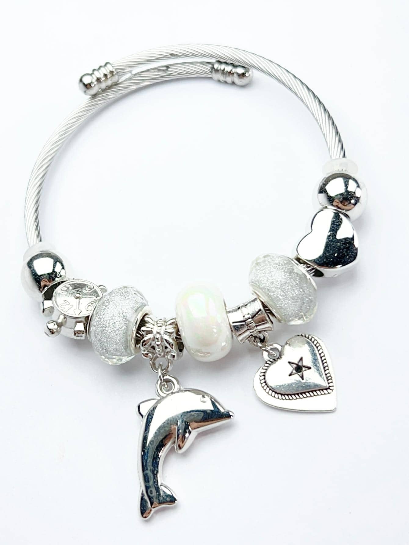 1入組時尚鋅合金愛心裝飾海豚吊墜開口手鐲適合女士適合夏天 - 銀色 - 查看 1