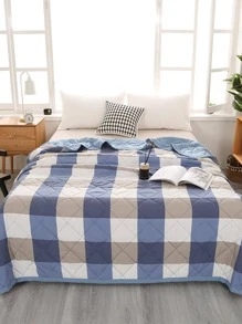 一件多色款式的親膚柔軟舒適極簡風格夏季被，適用於單人或雙人床上，四季薄被，適用於家庭臥室，客廳和辦公室。