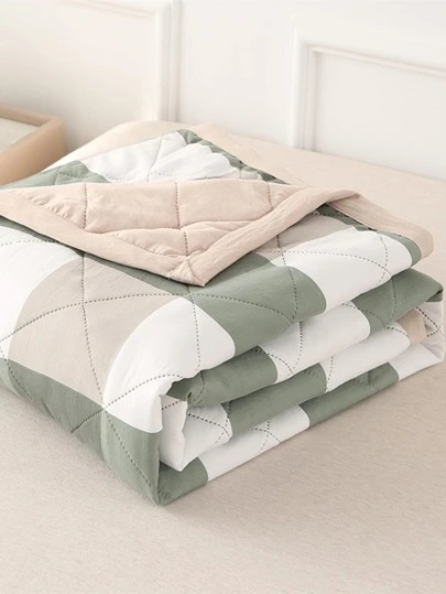 Soft And Comfortable Skin-Friendly One Piece Unbranded Style Multi-Colored Summer Quilt, Suitable For Home Bedroom, Living Room, Office, Single Or Double Bed, Four Seasons Thin Quilt