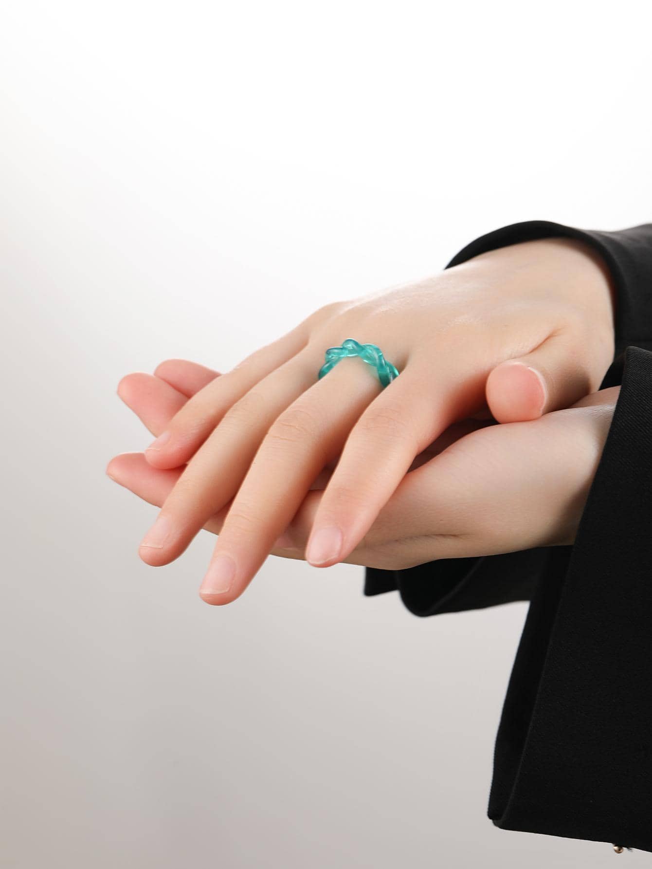 Fashion Polyresin Twist Detail Ring For Women For Daily Decoration ...