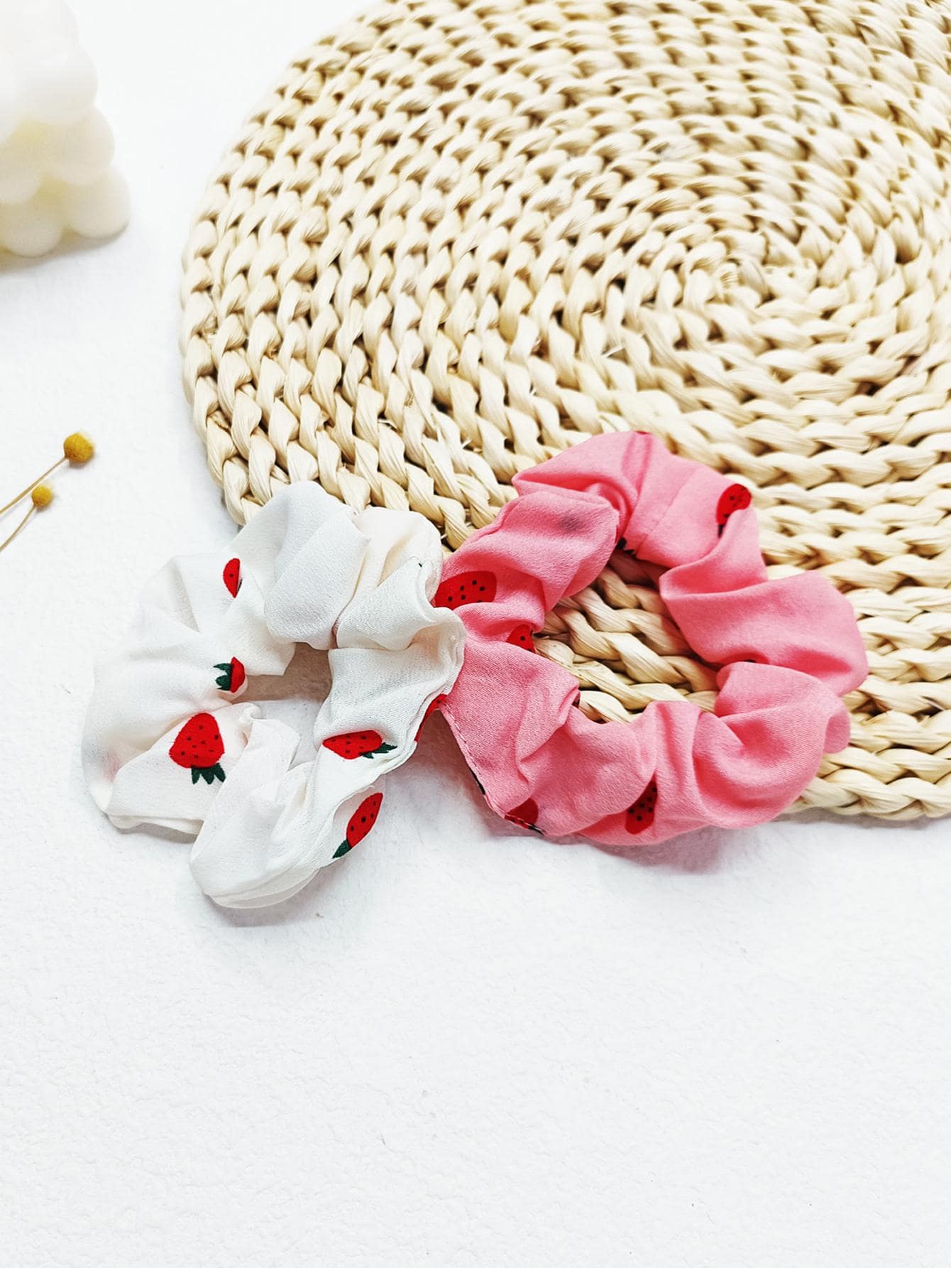 2入組女士草莓圖案可愛大腸髮圈適用於頭髮裝飾用品 - 彩色 - 查看 1