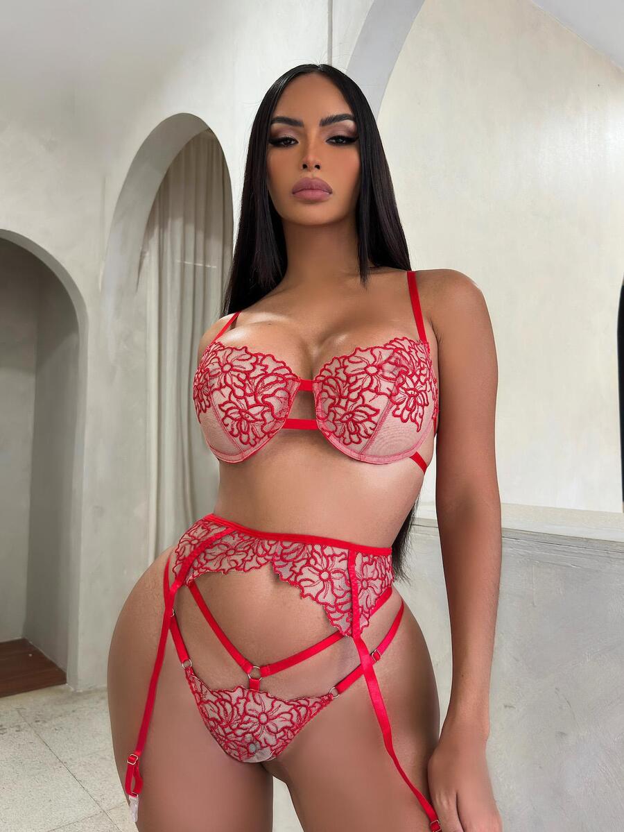 3pcs Sexy Embroidered Lingerie Set - Red - View 1