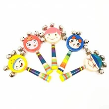 1入組隨機木製撥浪鼓，可愛卡通人物圖形鈴鐺裝飾兒童敲擊樂器 - 彩色 - 查看 5