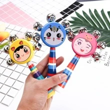 1入組隨機木製撥浪鼓，可愛卡通人物圖形鈴鐺裝飾兒童敲擊樂器 - 彩色 - 查看 6