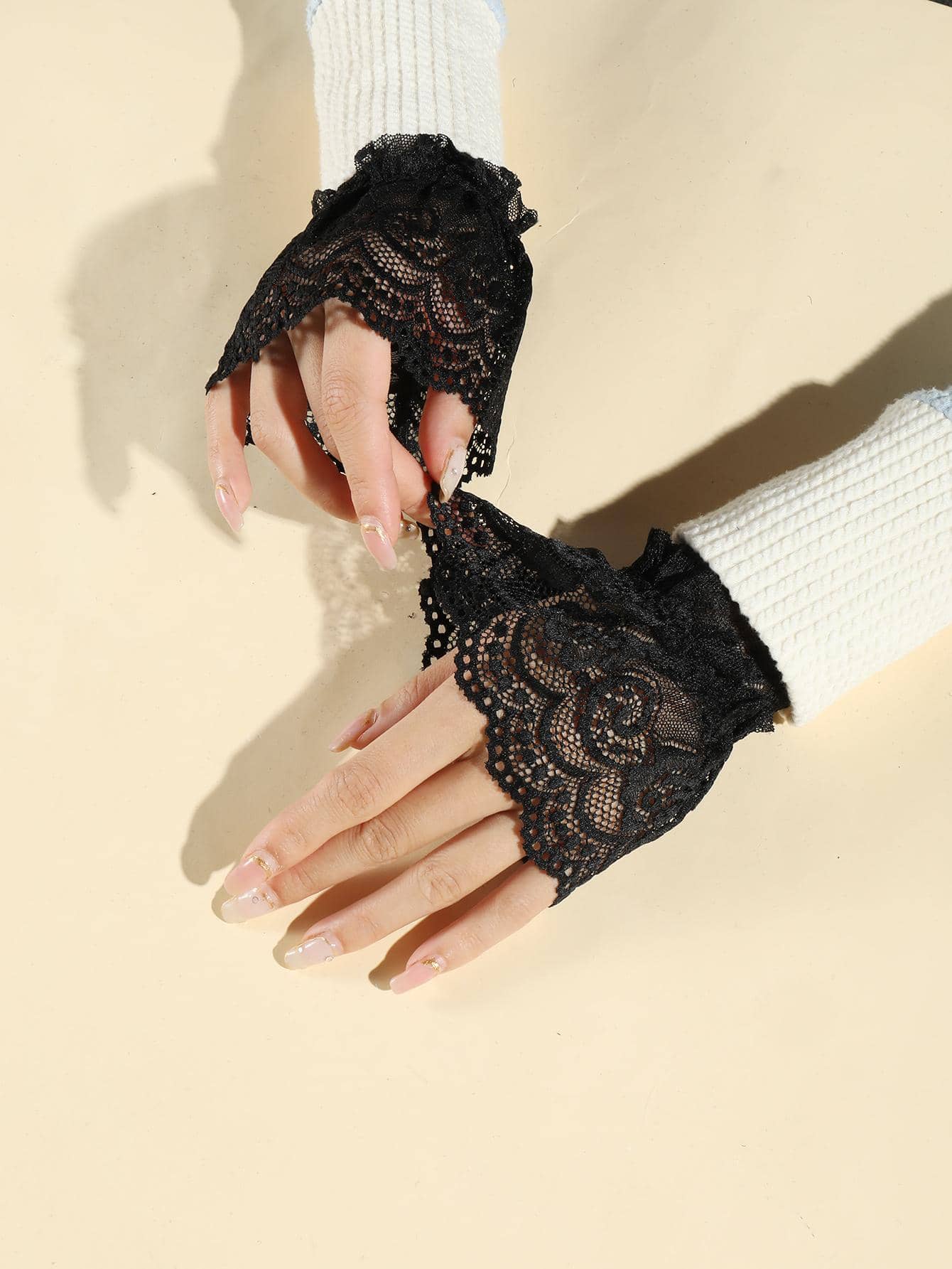 1對女士素色鏤空優雅假袖口適用於日常生活 - 黑色 - 查看 1