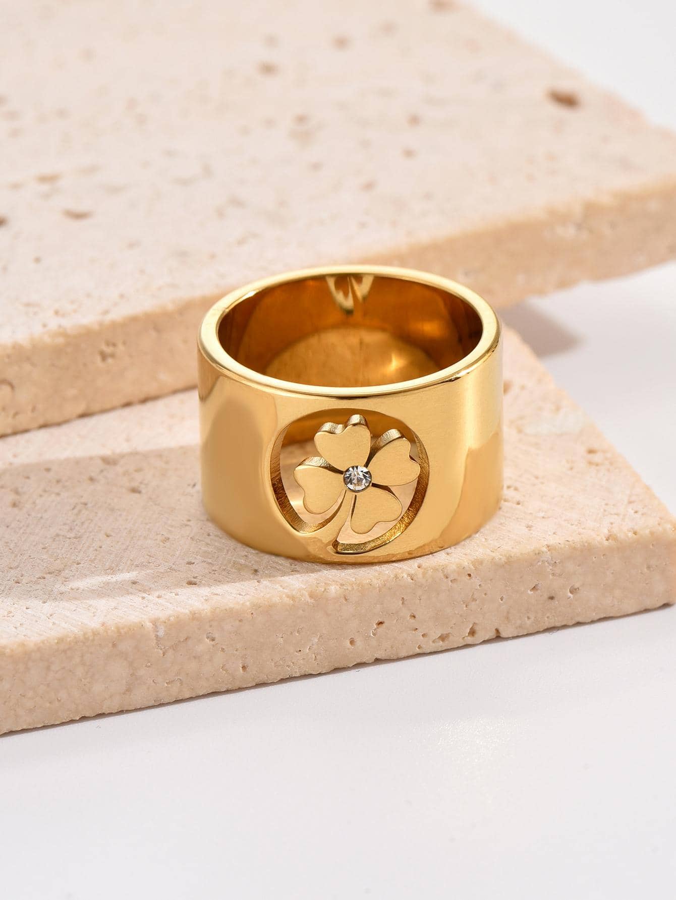 A European and American style stainless steel flower shape set Rhinestone light luxury high-grade women's ring manufacturers wholesale suitable for daily wear - Yellow Gold - View 1