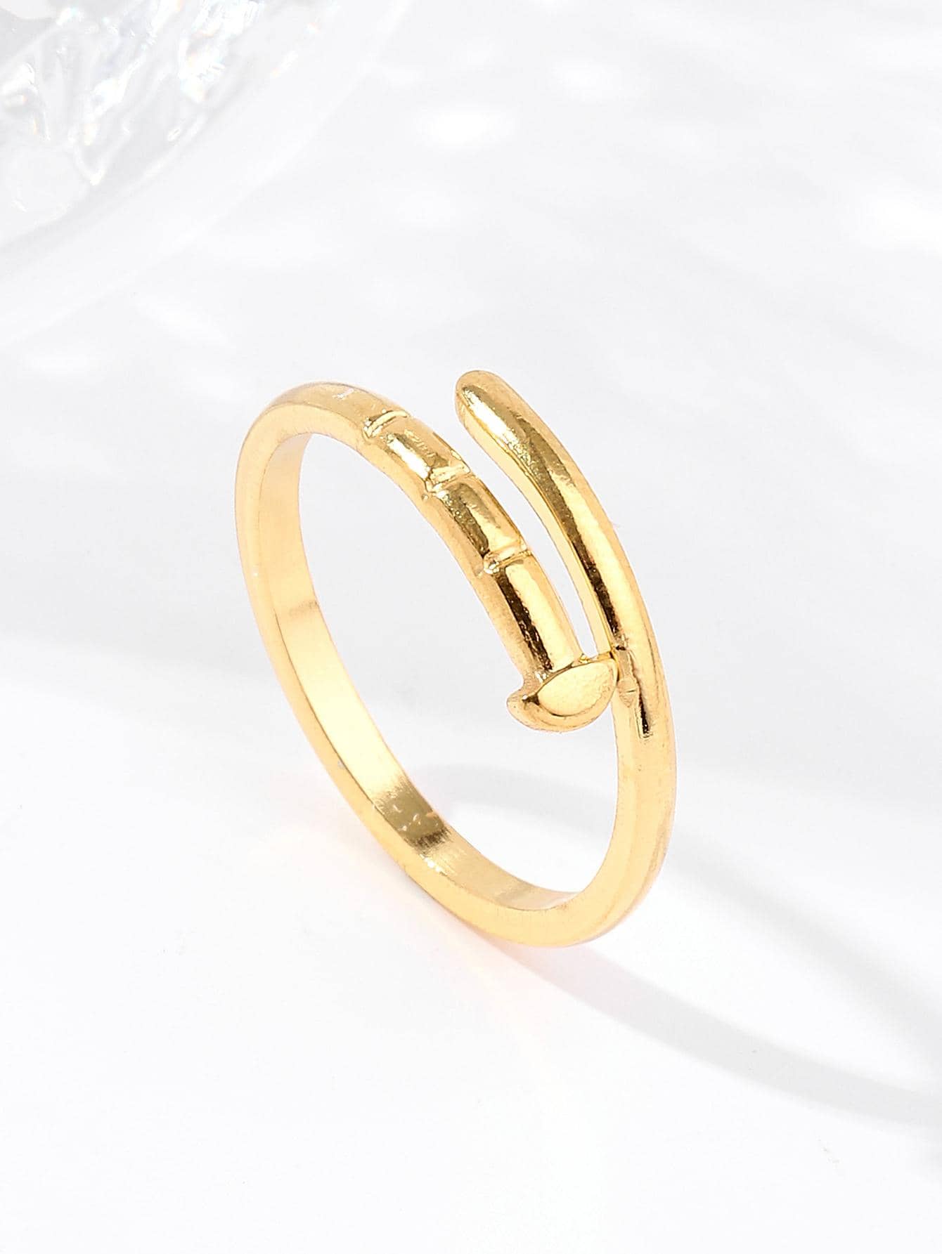 Damen Ring mit einfarbigem Nageldesign