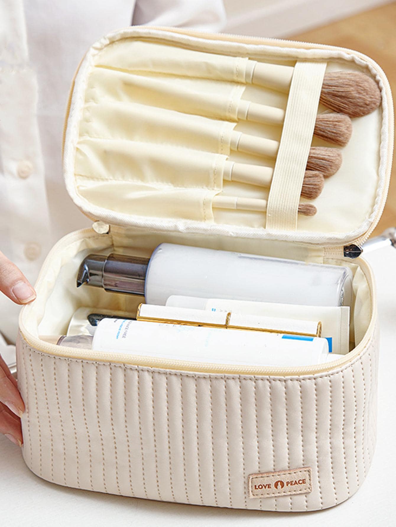 Mềm mại chất liệu da PU Dung lượng lớn Không thấm nước Túi trang điểm Với Xử lý Và Thư Patch trang trí Bánh Túi mỹ phẩm vui tươi Kẹo Màu sắc Có thể mang đi Đồ vệ sinh cá nhân Loại vỏ Đa chức năng Bảo quản đồ trang điểm Đóng gói Hộp trữ Hoàn hảo Cho du lịch Và Tổ chức Mỹ phẩm Và Bàn chải - Màu be - Xem 1