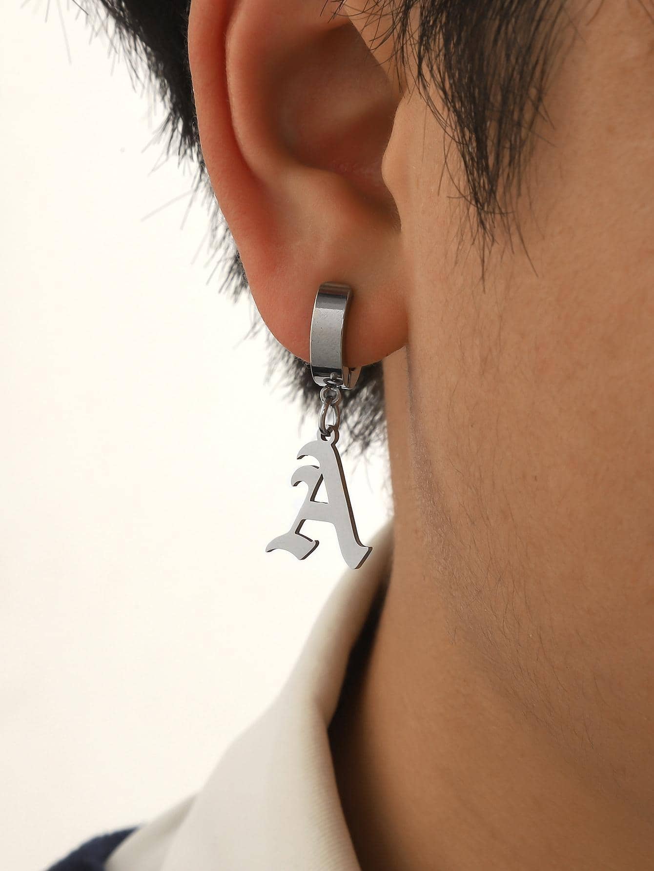 1入組時尚不銹鋼字母耳墜適合男士適用於日常生活,適用於首飾類禮品和派對 - 銀色 - 查看 1