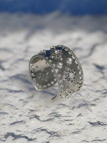 1枚镶嵌人造锆石的空心黄铜戒指，奢华精致的珠宝，生日礼物，派对礼品 - 銀色 - 查看 2