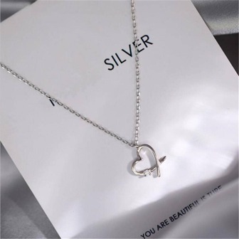 Collier à pendentif en forme de cœur, décoratif. Cadeau pour la Saint-Valentin, la mère, la fête des mères