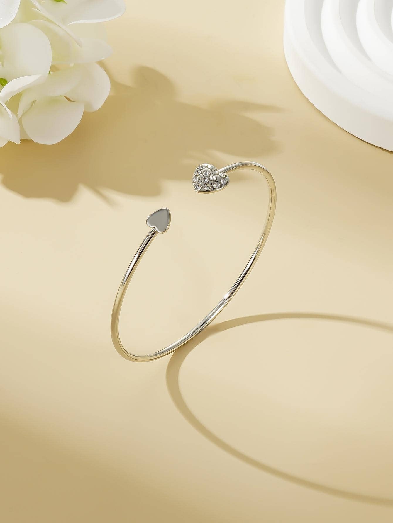 愛心裝飾開口手鐲 - 銀色 - 查看 1