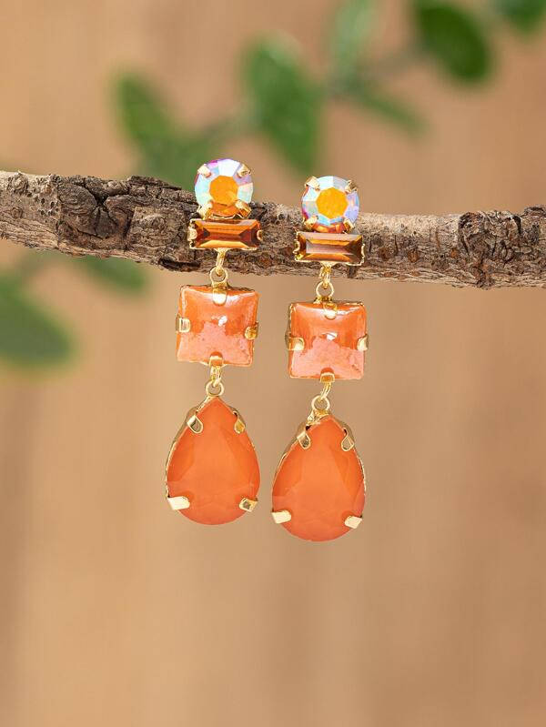 زوج من أقراط قلادة مصنوعة يدويًا من زركونيا مزيفة، متنوعة الشكل واللون والموقع للنمط