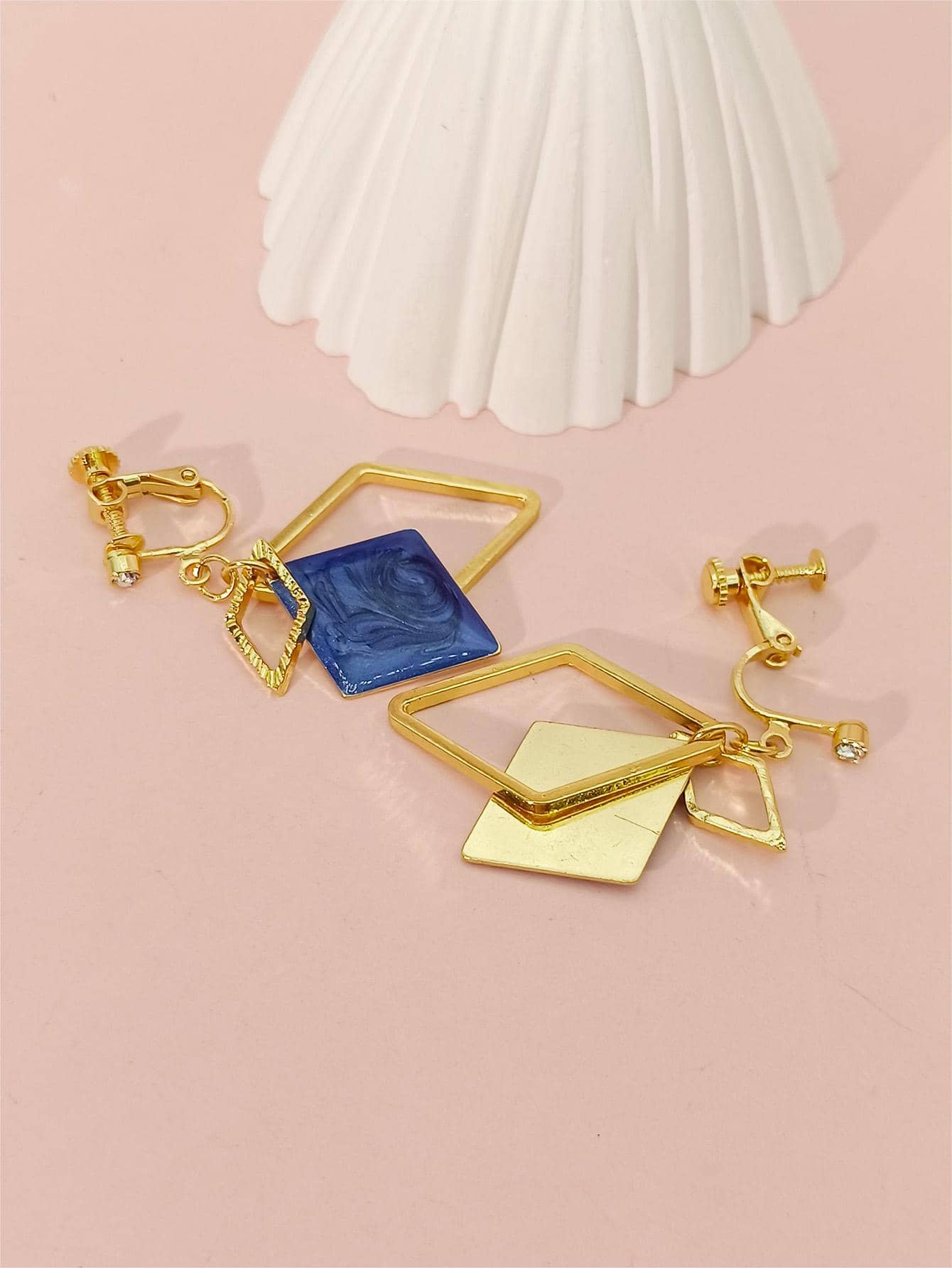 1對幾何裝飾耳夾 - 彩色 - 查看 1