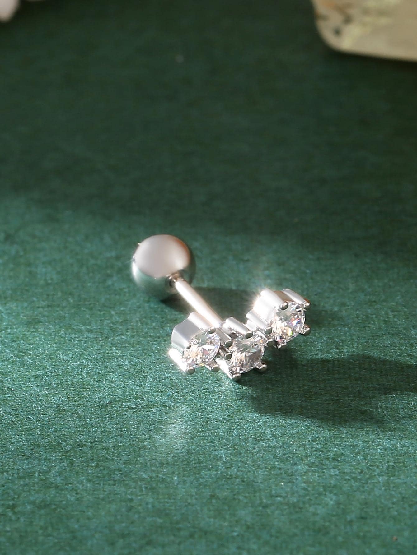 1 bông tai trang trí bằng đá khối Zirconia - Bạc - Xem 1