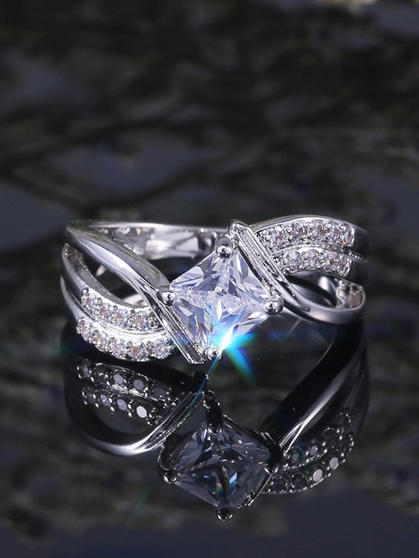 1入組魅力四射方晶鋯石裝飾戒指適合女士適用於訂婚禮物 - 銀色 - 查看 1