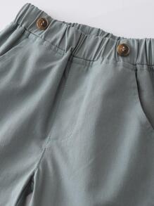 小男童印花前蝴蝶結襯衫和背帶短褲套裝