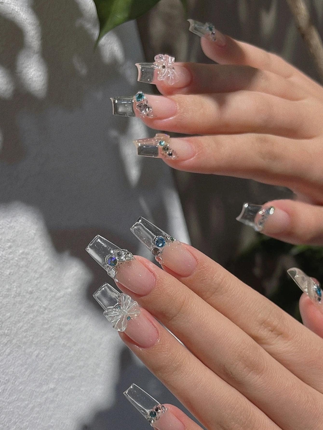 提升你風格帶24入組長款棺材透明蝴蝶結裝飾全覆蓋假指甲成套工具 - 彩色 - 查看 1