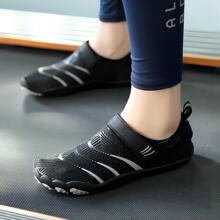 Giày đi biển 5 ngón unisex họa tiết kẻ sọc đi biển - màu đen - Xem 4