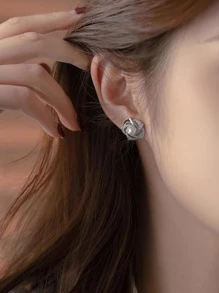 迷人锌合金水钻和人造珍珠装饰花耳钉，适合女士日常装饰情人节、妈妈、母亲、母亲节、礼物 - 銀色 - 查看 3