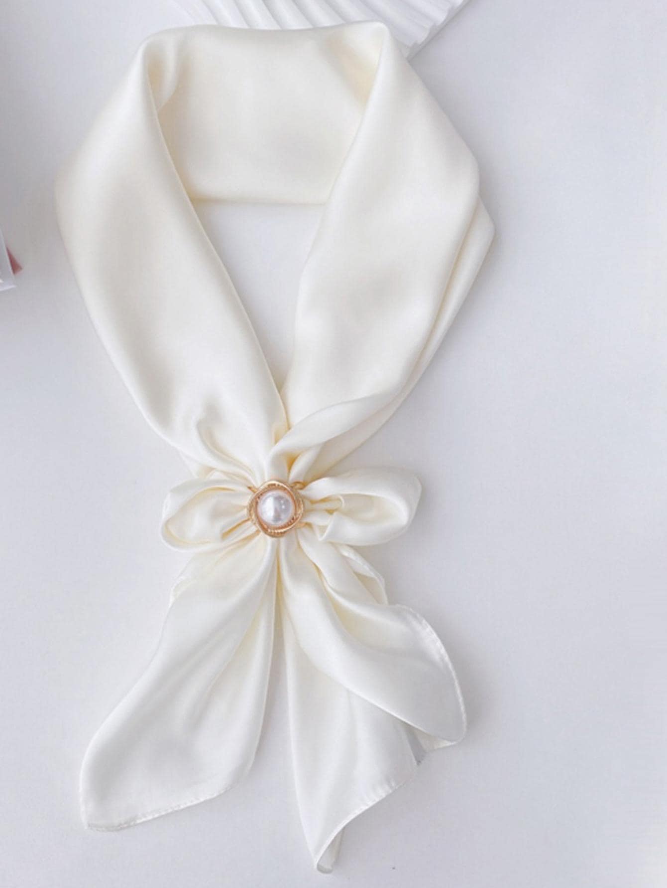 1pc Hollow Out Pearl Decor Crystal Shawl Pin Scarf Buckle