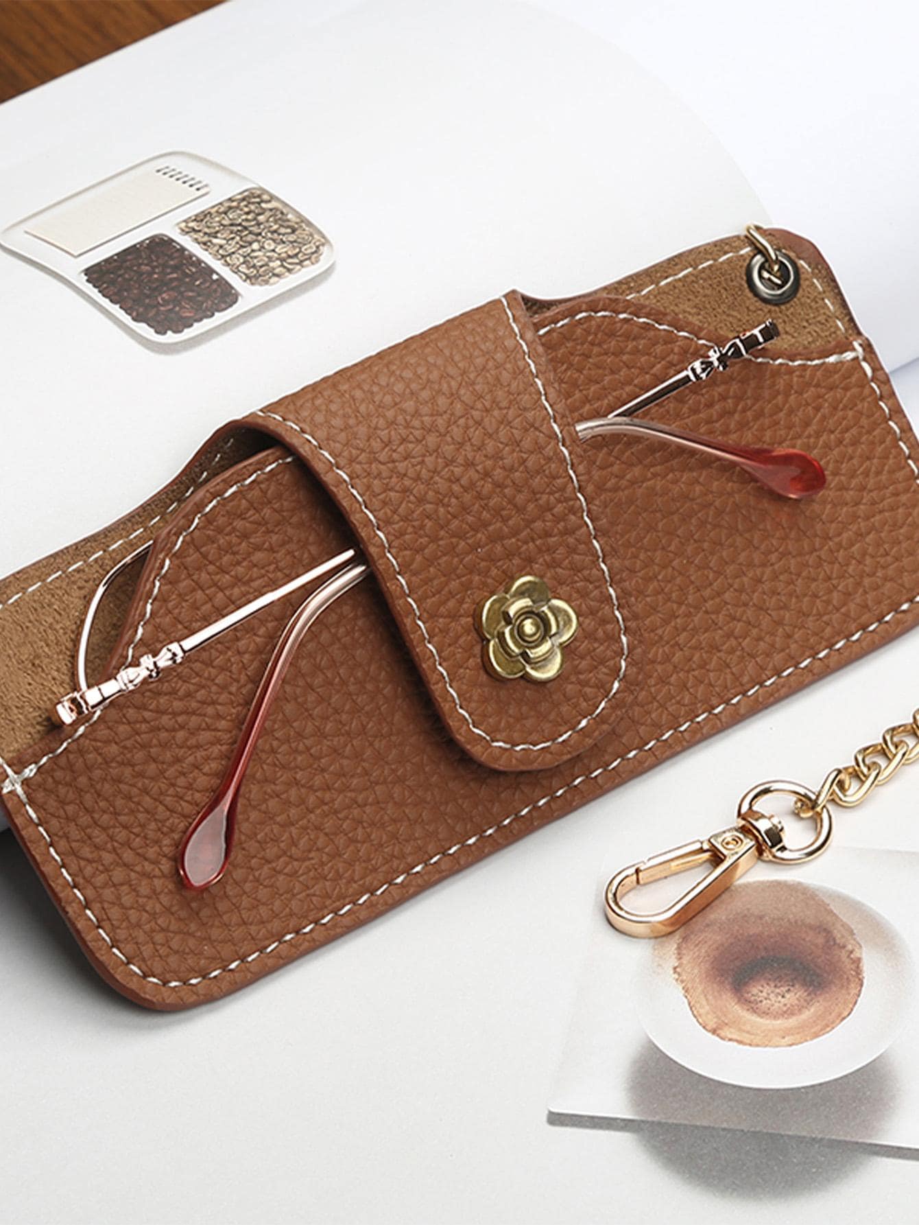 荔枝紋壓花眼鏡套金屬花朵裝飾 - 棕色 - 查看 1