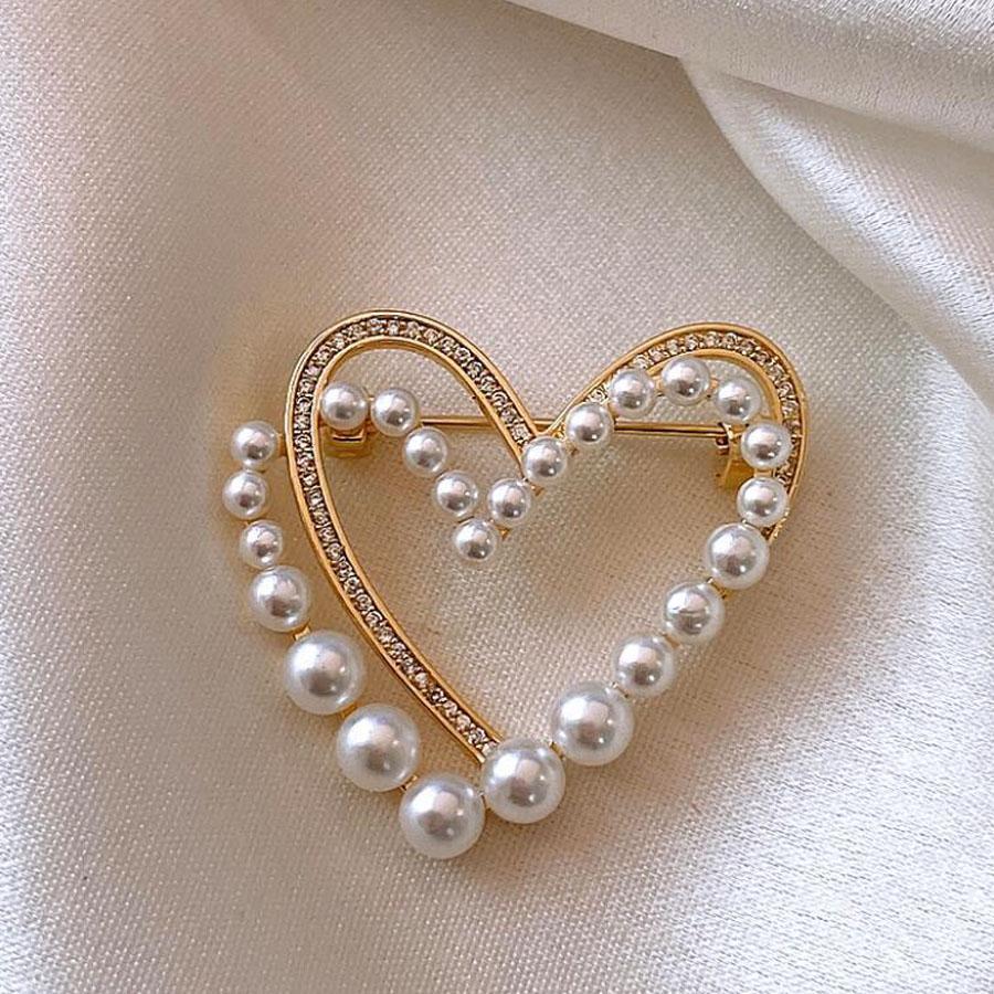 1枚優雅的人造珍珠鑲嵌心形胸針,適用於女性約會禮物 - 金色 - 查看 1