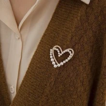 1枚優雅的人造珍珠鑲嵌心形胸針,適用於女性約會禮物 - 金色 - 查看 4