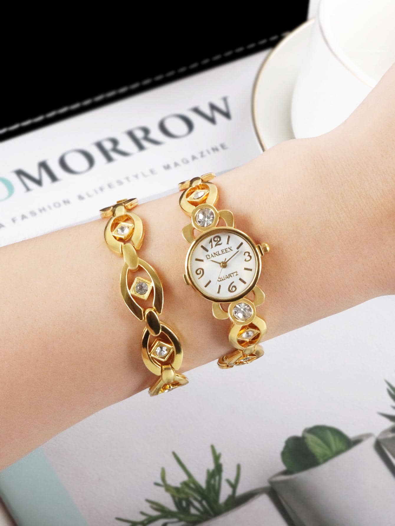 1 chiếc đồng hồ đeo tay thạch anh hình tròn trang trí kim cương giả & 1 chiếc vòng tay - trắng - Xem 1