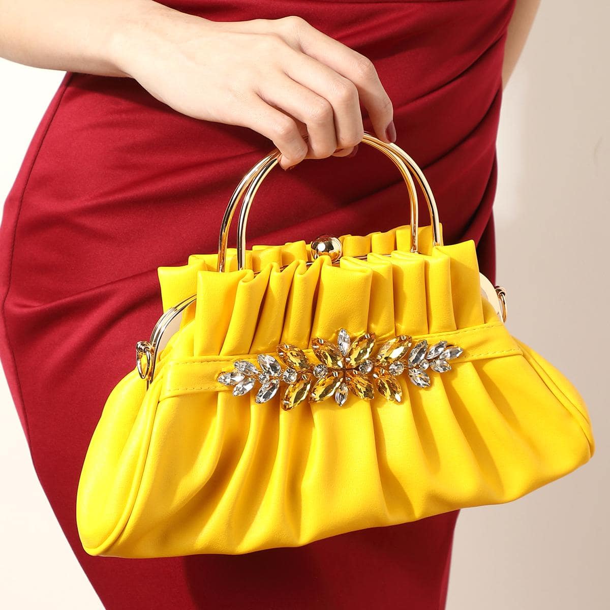 Bolso fruncido medio con diseño de diamante de imitación de moda PU