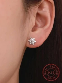 Snowflake & Cubic Zirconia Decor Silver Stud Earring - Silver - View 1