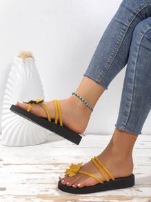 Women's Fashion Flip Flops With Maple Leaf Appliques Decor, Suedette Toe Post, EVA Flat Sole