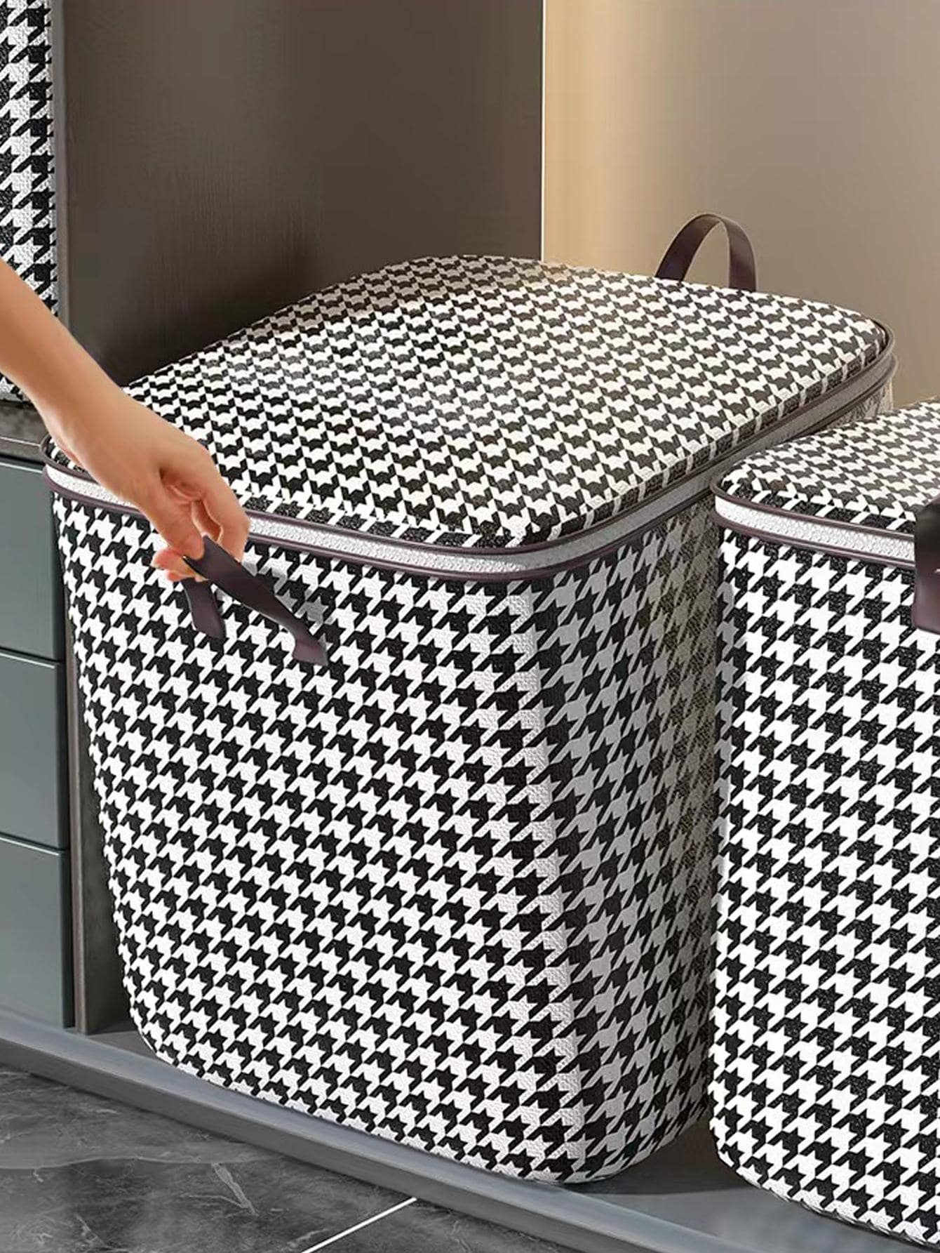 Túi đựng chăn gấp gọn đựng quần áo, áo len, chăn, chống bụi, dung tích lớn, phụ kiện di chuyển, ngăn kéo, tủ quần áo, tủ đựng đồ, túi đựng chăn, hộp đựng đồ lót, hộp đựng đồ lót, ngăn chia dưới gầm giường, túi đựng quần áo, hộp đựng quần áo, hộp đựng quần áo, hộp đựng đồ lưu trữ ... - Đen và trắng - Xem 1