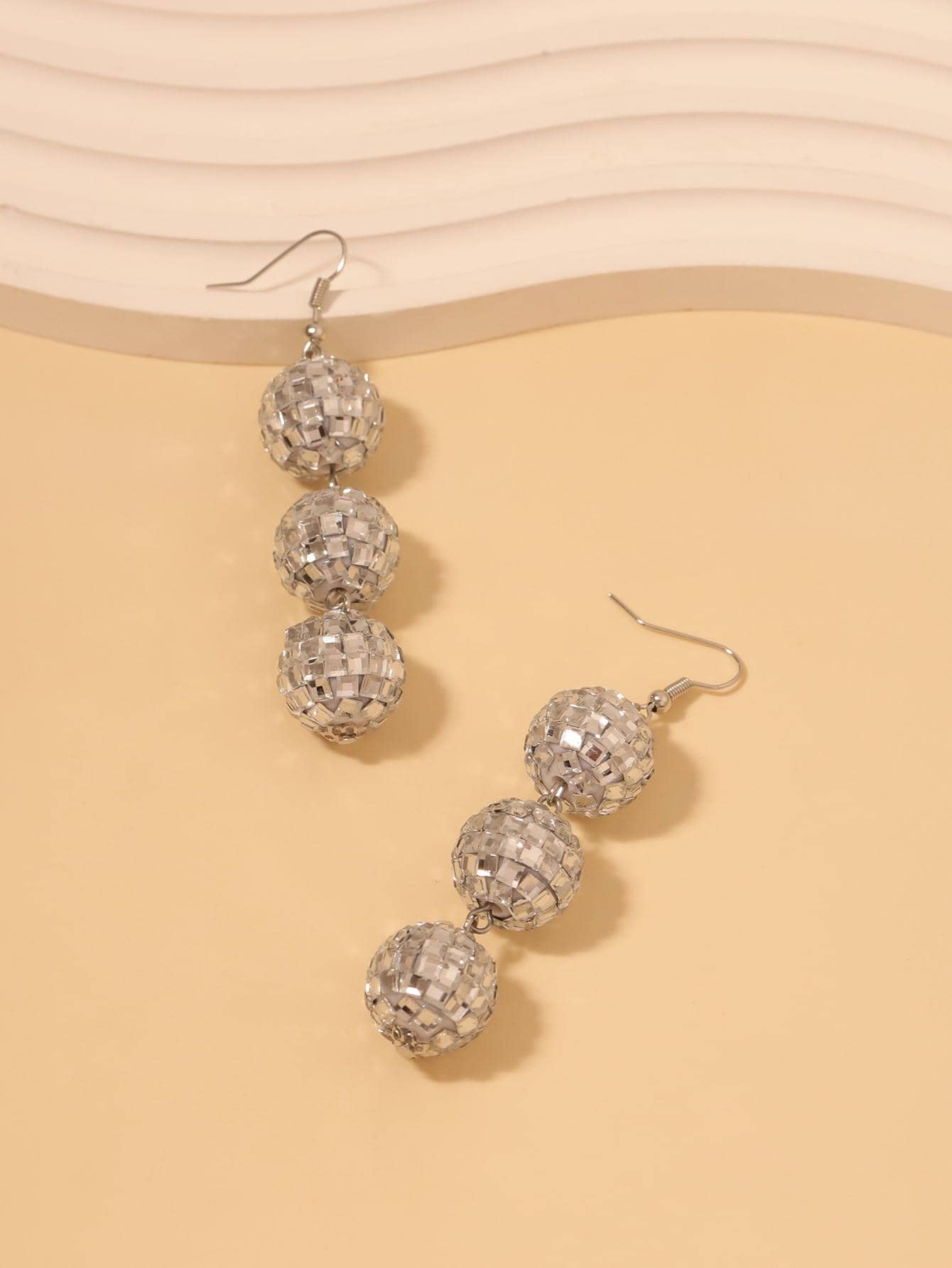 1對華麗合成樹脂水鑽球裝飾耳墜適合女士適合派對裝飾用品 - 銀色 - 查看 3