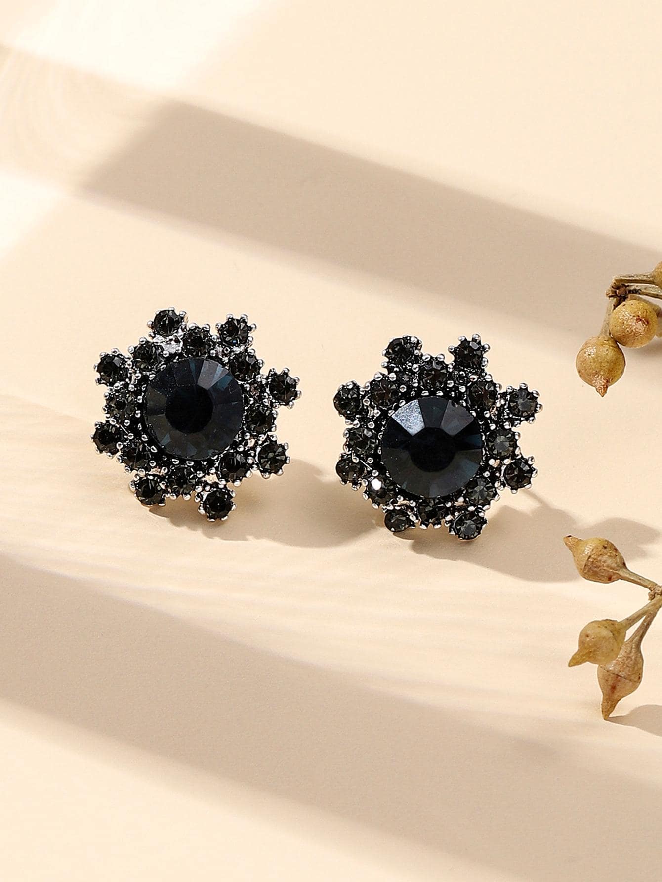 水鑽裝飾耳釘 - 灰色 - 查看 1