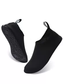 1雙運動休閑鞋，黑色滑防溪鞋，女士水鞋