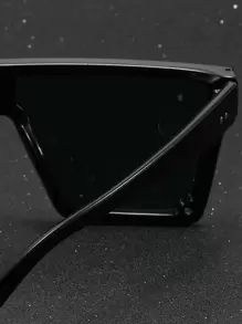 一副男士亚克力几何一体式平顶时尚眼镜，沙滩配饰，打造街头风造型，搭配毛衣、夹克、卫衣、连帽衫、皮裤和工装裤，适合夏季海滩度假、户外活动和旅行。 - 藍色 - 查看 5