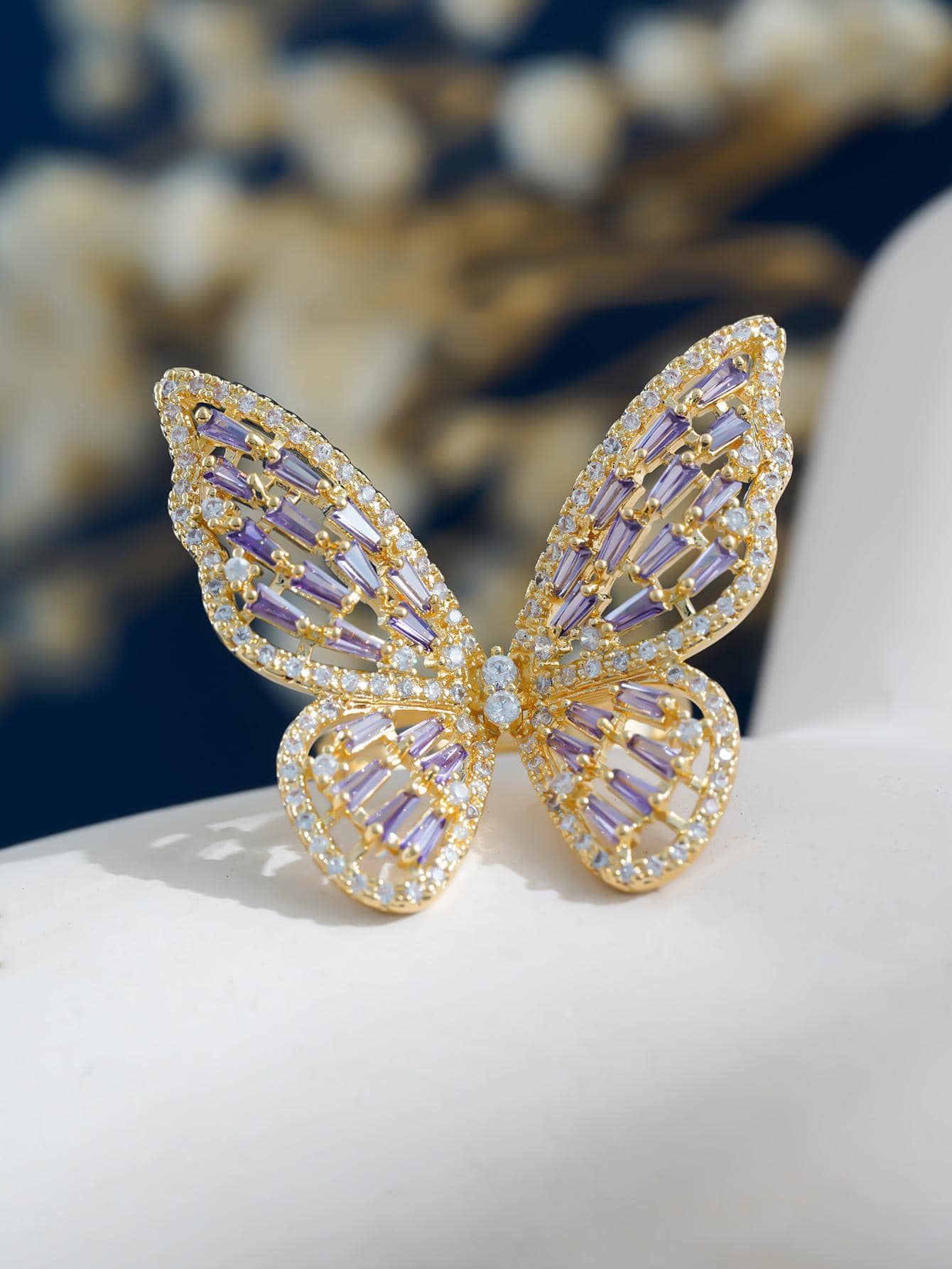 方晶鋯石蝴蝶裝飾戒指 - 蝴蝶型 - 查看 1