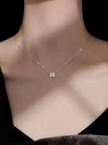 1pc Women's Clover Necklace, Simple & Elegant Clavicle Chain, Sophisticated & Niche High-End Jewelry - Silver - View 2