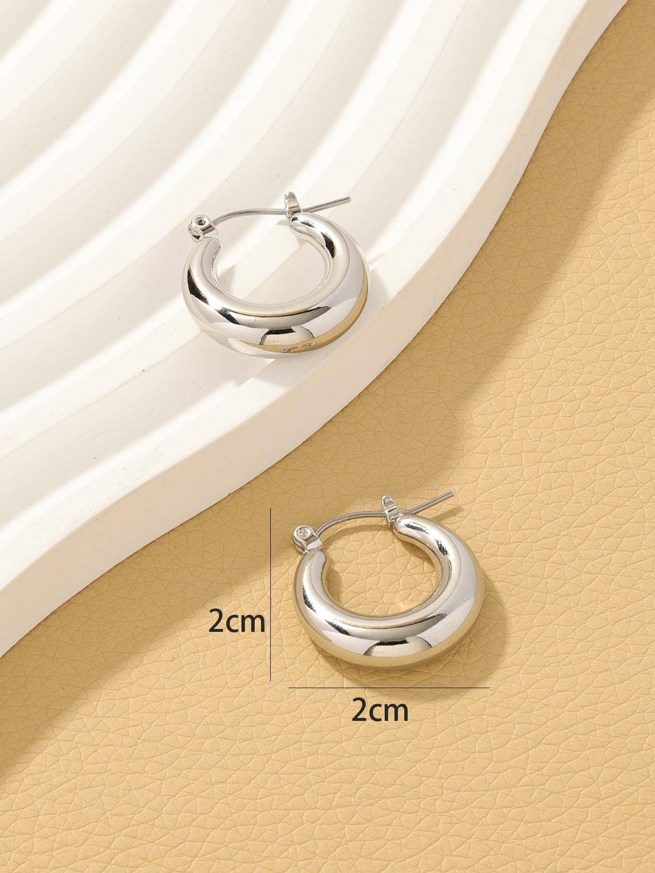 極簡圓耳環 - 銀色 - 查看 1