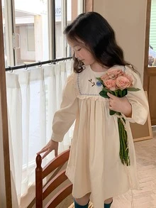 小女童花卉刺繡荷葉邊娃娃裙 - 米色 - 查看 2
