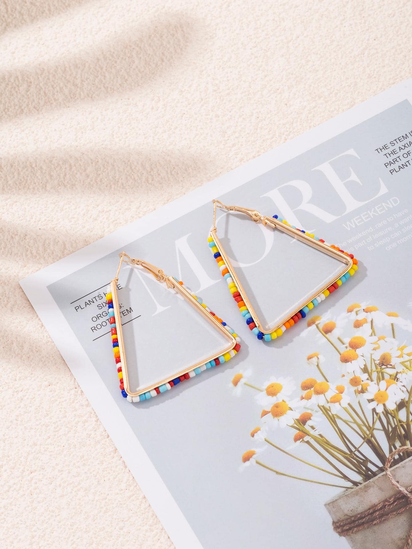 Bông tai hình tam giác trang trí bằng hạt trang trí - Nhiều màu - Xem 1