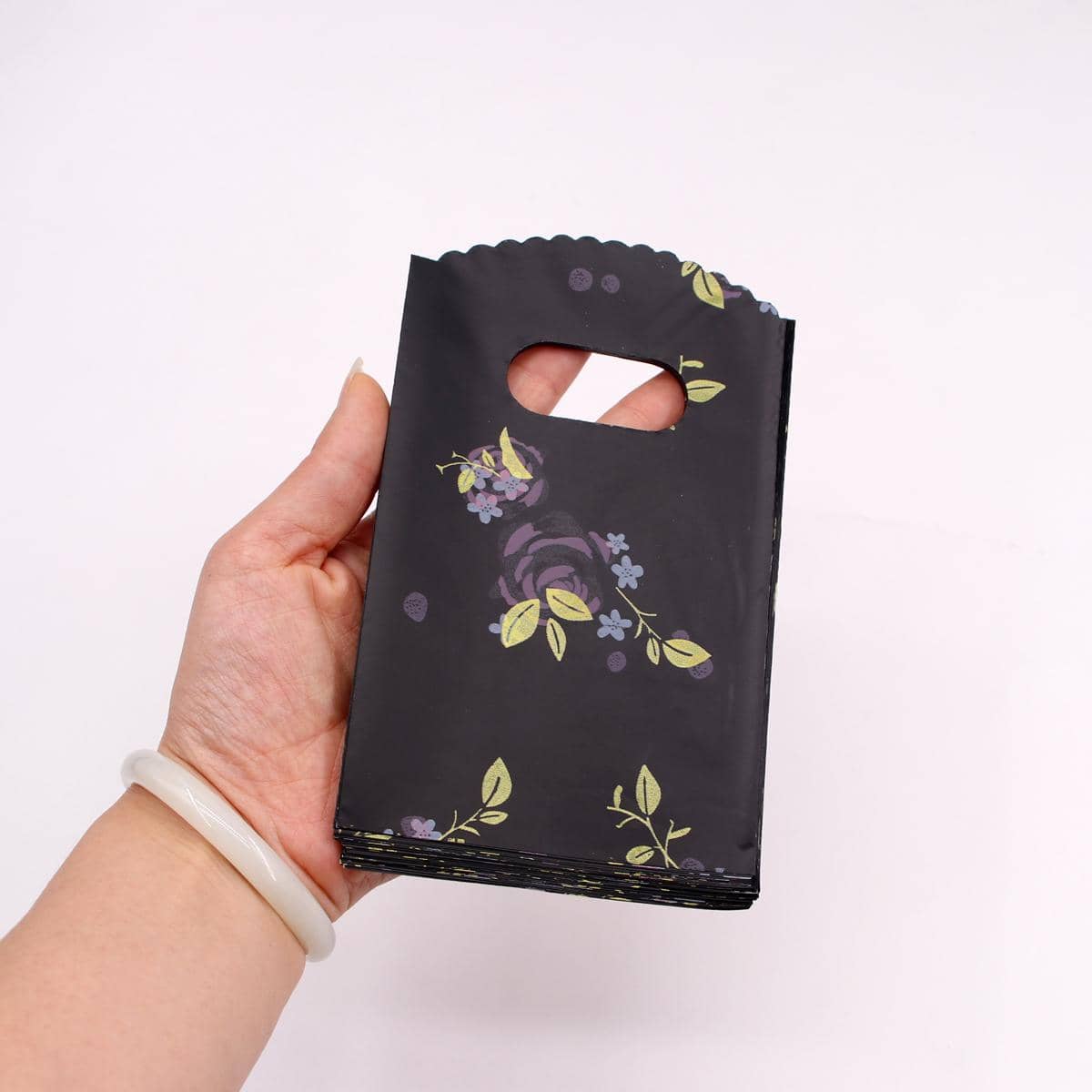 Túi gói quà 45 chiếc lá, Túi quà di động PE cho bữa tiệc - màu đen - Xem 1