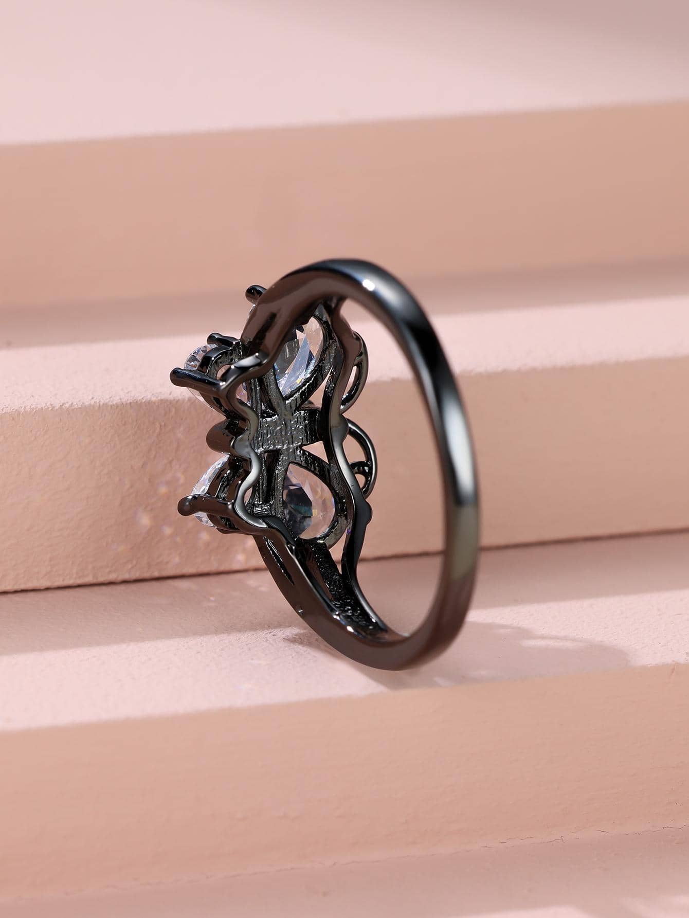 แหวน แฟชั่น เพชรคิวบิกเซอร์โคเนีย ตกแต่ง ผีเสื้อ สำหรับ ผู้หญิง สำหรับ ของขวัญ 1 ชิ้น - สีดำและสีขาว - ดู 5