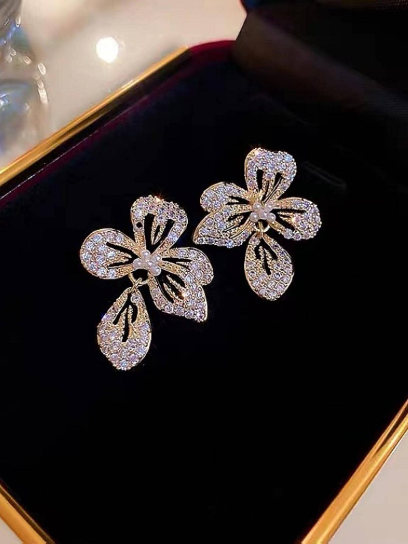 1雙魅力四射鋅合金人造珍珠裝飾水鑽花耳釘適合女士適合派對 - 金色 - 查看 1