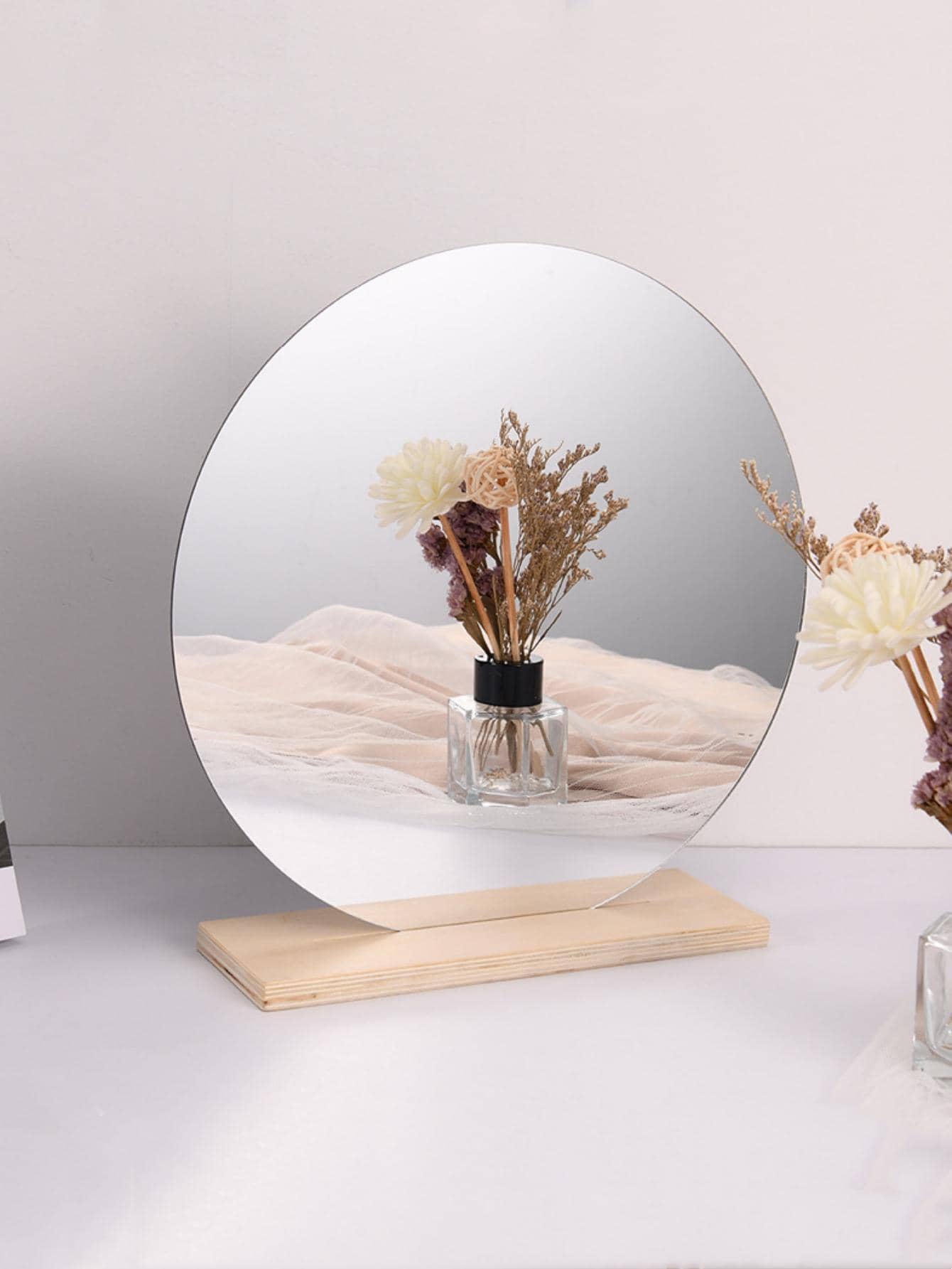Round decorative mirror