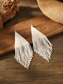 Pendientes largos cuenta con fleco