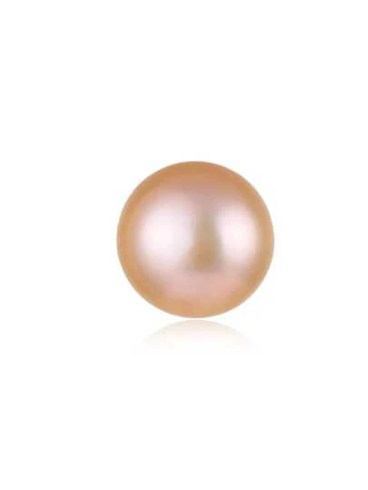 女士日常佩戴仿珍珠装饰胸针