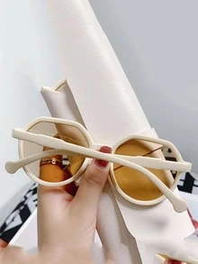 1副女士幾何框架時尚太陽眼鏡適合夏天 - 黃色 - 查看 2