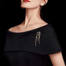 Figure Decor Brooch - Gold - View 2